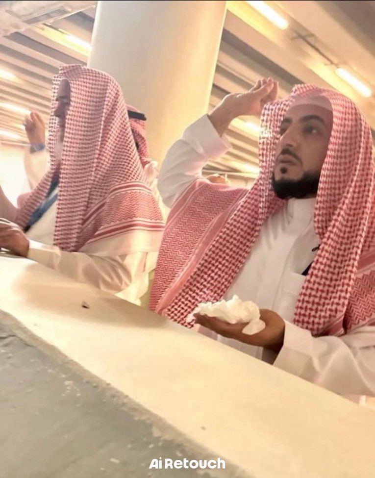 7saah9's tweet photo. اول مره اشوف احد يرمي الجمرات بدون احرام هل يجوز؟ https://t.co/ADUVbKT1sk