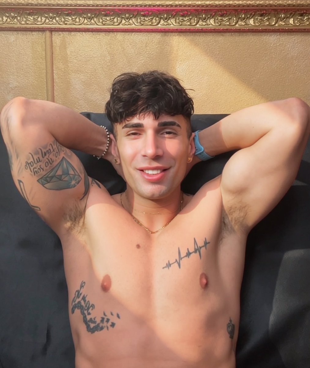 DaniloDRX's tweet photo. Who wants a taste of my armpits? 👅 https://t.co/EYewQ8nVdE