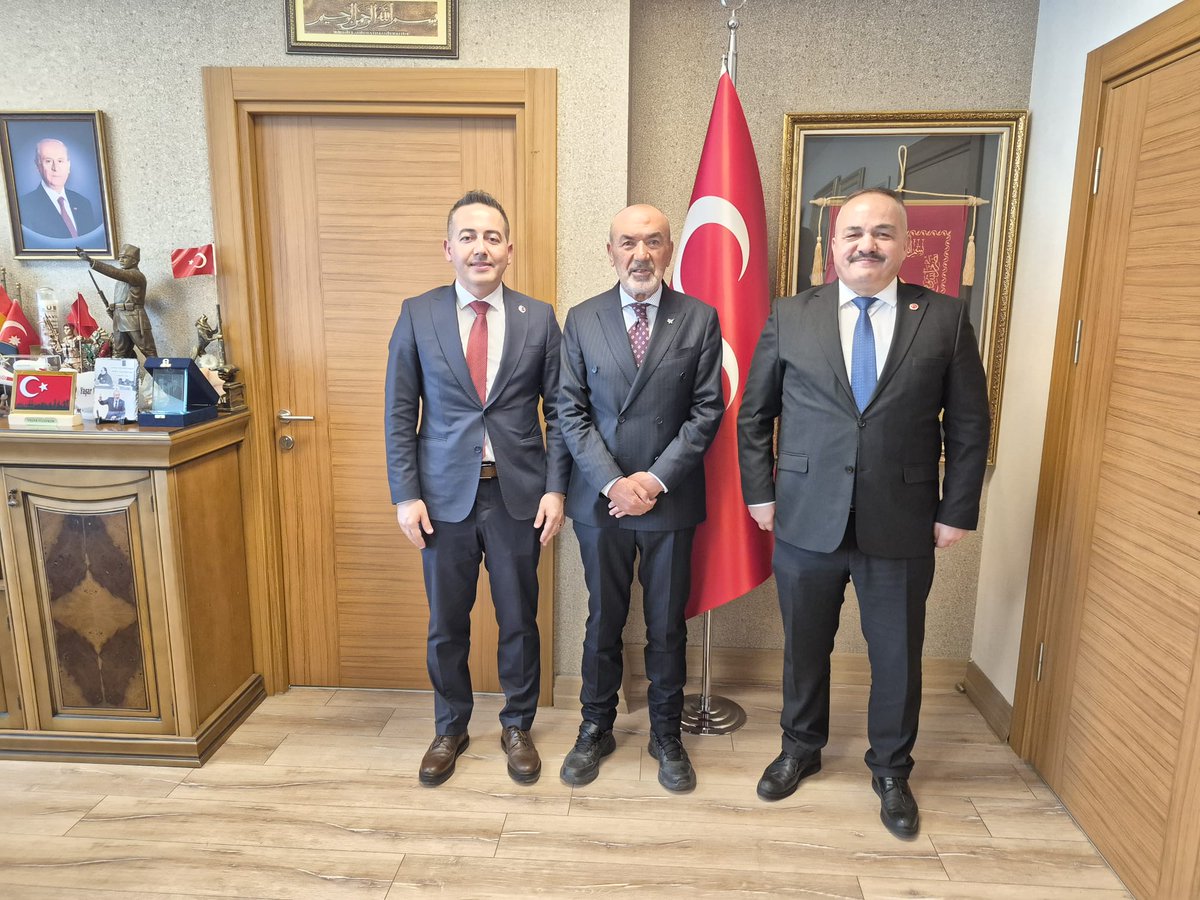 HasanNuriAkca's tweet photo. Milliyetçi Hareket Partisi Genel Başkan Yardımcısı ve Ankara Milletvekilimiz Sayın Yaşar Yıldırım  Başkanımızı  @grknbzkrt1919  Başkanımla ziyaret edip Sendikal çalışmalarımızı anlattık.. !
Sayın  Başkanımıza Nazik kabülleri ve kıymetli öğütleri için çok teşekkür ediyoruz..! https://t.co/ZPBgta0VfQ