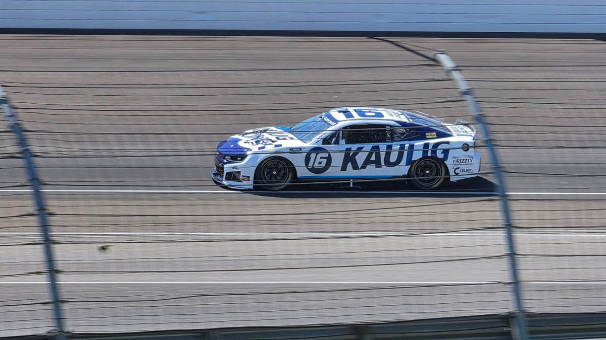 VLN_network's tweet photo. #NASCARCup // Pruebas en Indianápolis 

👉🏻 La categoría se encuentra probando en el óvalo ubicado en Indiana.

🛞 El test es organizado por la llantera Goodyear.

🏁 Están probando Ross Chastain, AJ Allmendinger, Cole Custer, John Hunter Nemechek y Ryan Preece. https://t.co/lIk75TDKmc