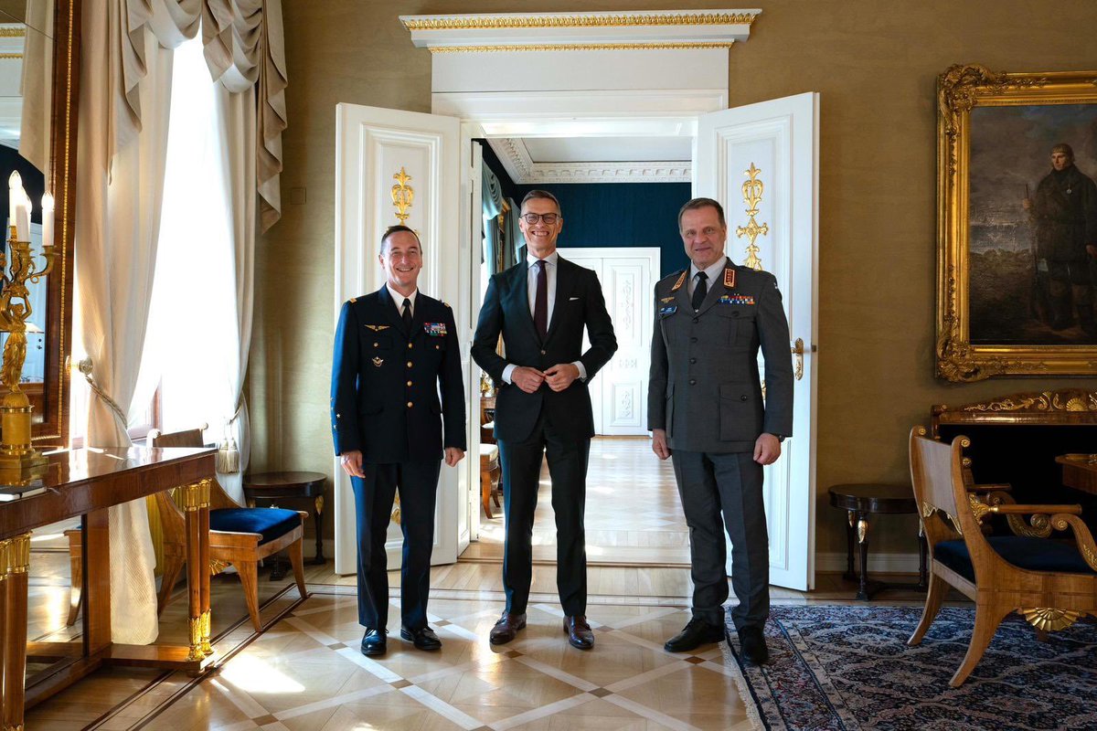 Etienne_Marcuz's tweet photo. A few days after Norway joined French Forward Deterrence Initiative and Finland expressed its interest for it, French chief of staff was received by Finnish president and defense minister.

Having Finland joining the initiative would open the "door" to nuclear raids along the 1300 km long border with Russia, exposing an important number of strategic assets and forcing Moscow to disperse high-end missile defense systems.

I analyzed this specific issue in a @FRS_org note that should come out soon.

Stay tuned.
