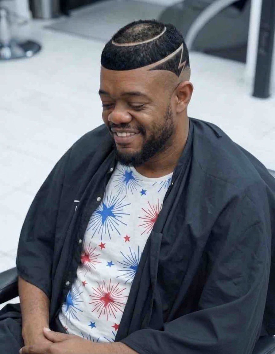 d1_codes's tweet photo. @john322226 Haircut                                      Haircough https://t.co/IYBZGLzEXV