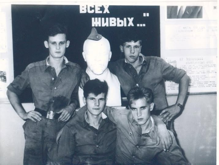 boisdulac_'s tweet photo. Camaraderie among the troops - bonding and youth. It's a natural thing. Some friendships last for a lifetime. https://t.co/AOPb2azHmL