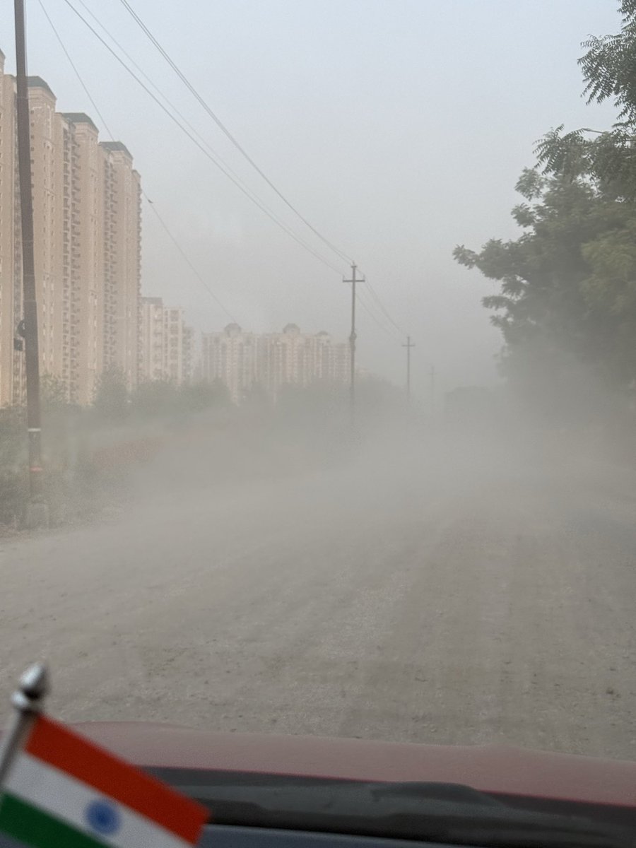VIGILINDIAN1's tweet photo. @OfficialGNIDA @CPCB_OFFICIAL @PMOIndia @cmogbnr @CAQM_Official Rise ATS chowk to Arihant Ambar road. Date-3rd June evening 6PM condition. https://t.co/CYxOUvfUpx