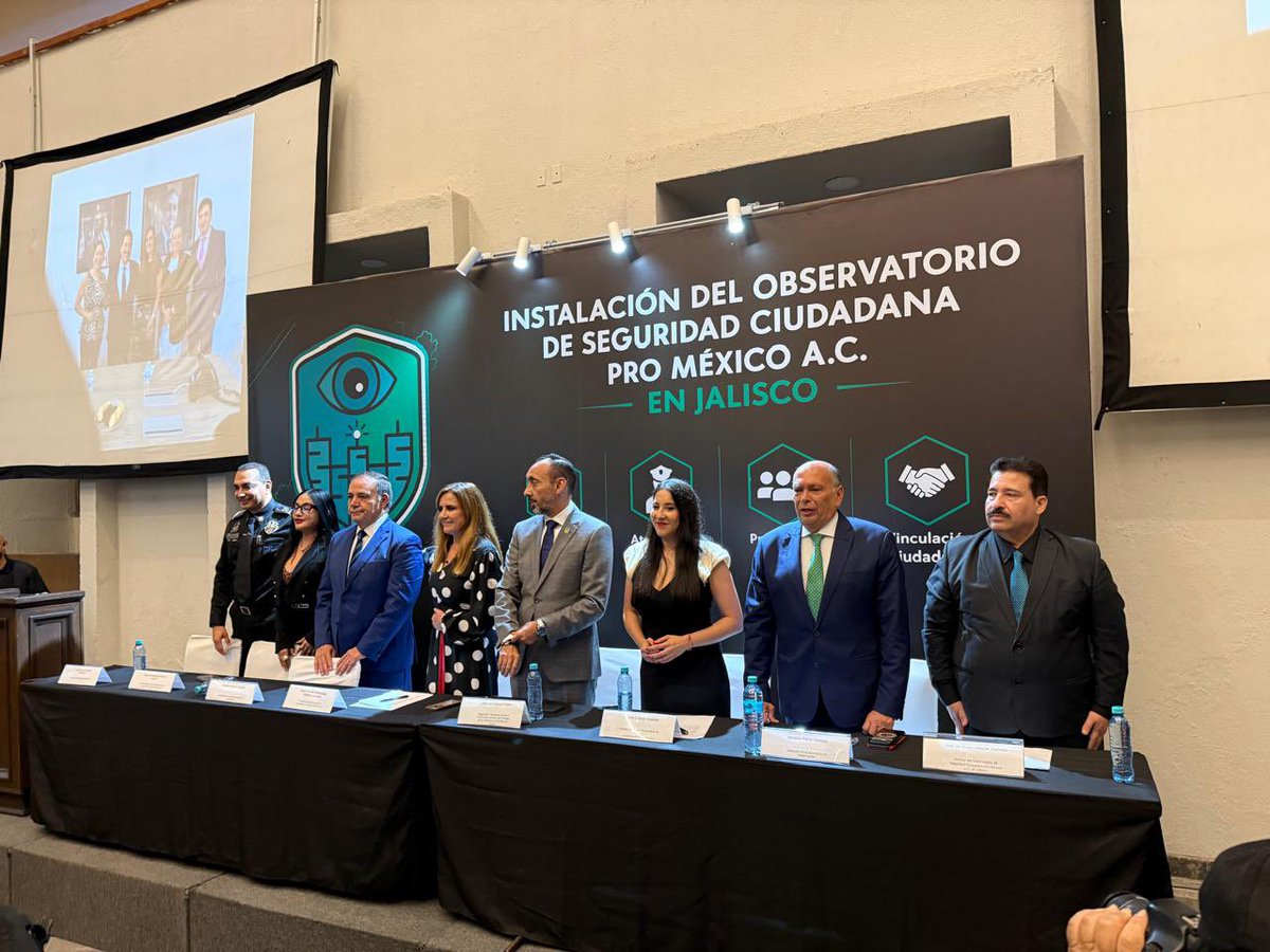 JMLeoCisneros's tweet photo. El día de hoy tuve la oportunidad de asistir como invitado a la toma de protesta del Jesús Salazar como Director del Observatorio de Seguridad Ciudadana Pro México A.C. en Jalisco.
Como líder sindical, considero fundamental involucrarnos en las acciones y proyectos sociales. https://t.co/vEGmhDYR5Y