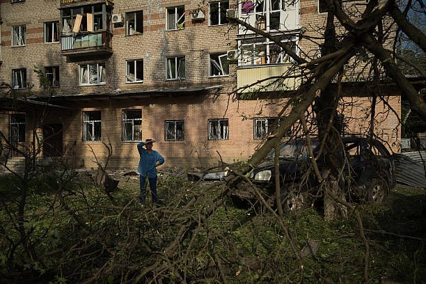 PierreCrom's tweet photo. Three civilians were killed and four others were injured when a Russian FAB-250 M62 aircraft bomb struck a residential area on June 3, 2026 in Kramatorsk, #Ukraine. #RussiaWar #Russia 
Photos @PierreCrom @GettyImages 

https://t.co/RCuEZNO85P https://t.co/22yCOtqen0