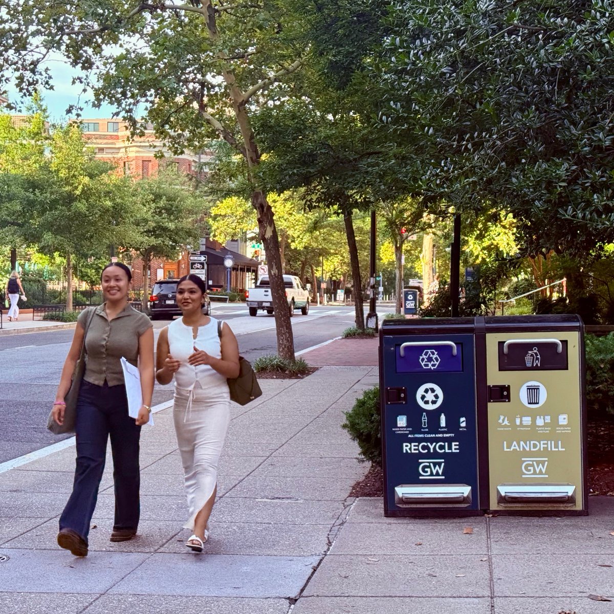 Bigbelly_bins's tweet photo. ♻️💚 Thank you, Baltimore!
Great conversations yesterday at #MRN and @SWANA about:
☀️ Peak season readiness
🎓 Fall planning
♻️ Recycling &amp; compost
📈 Smarter operations
🌿 Cleaner public spaces
Here's to a great summer ahead! ☀️
#SummerReady #AllTogetherBetter @Bigbelly_bins https://t.co/6LIrz4PXk8