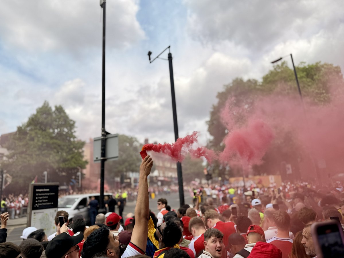 GunnerMarcNL's tweet photo. Nog steeds aan het (na)genieten. Was een mooi feestje @Arsenal  😊 🤩 https://t.co/aVdCsxNQAA
