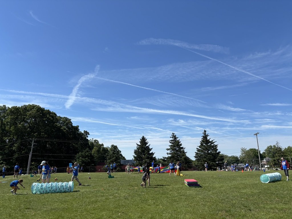 SESDRAMS's tweet photo. What a great way to celebrate the end of the school year! Students at Stewartstown Elementary got to have fun at their annual field day playing with bubbles, participating in relay races and staying cool with water games. Thank you to parent volunteers who made this day possible! https://t.co/6ne5Yu1twu