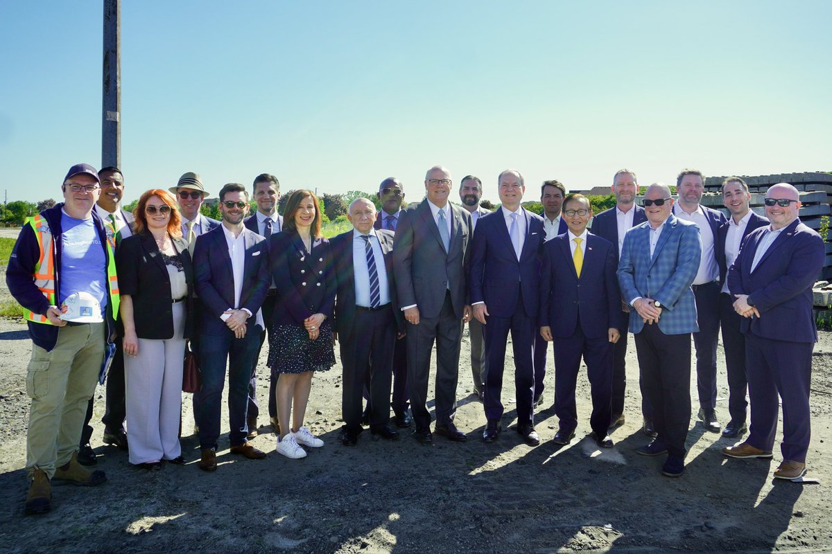 RobFlackEML's tweet photo. Today, I was please to join Finance Minister @PBethlenfalvy, MPPs @Aris_Babikian, @davidsmithmpp and @RaymondChoPC in #Scarborough to announce up to $178 million through the Building Ontario Fund to help build approximately 1,700 new rental homes, including 340 affordable homes with below-market rents.
 
Built on underused land near the Scarborough GO Station, this project will help create a vibrant, transit-connected community with new parks, public spaces and community amenities, while delivering much-needed housing for Ontario families.
