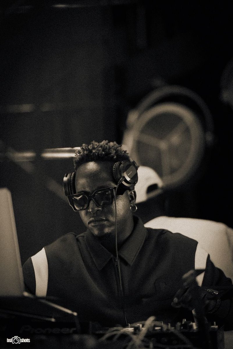 DJMAGICTOUCHUG1's tweet photo. The best transformation happens in the dark. 

Go ghost, accept the loneliness and fix what’s broken. 

You don't need an audience to rebuild your life, you just need a relentless work ethic and the realization that you are your own savior. https://t.co/0oEEoQvUHD