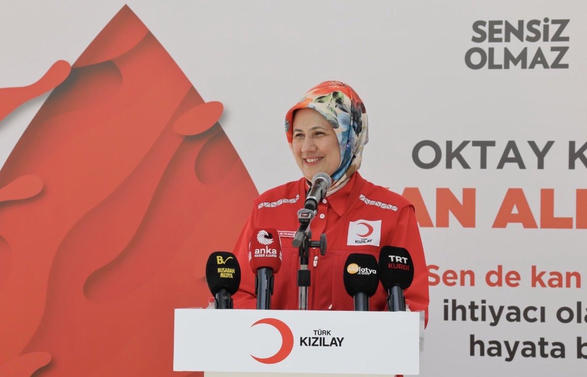 YeslyrtKizilay's tweet photo. Genel Başkanımız Prof.Dr.Fatma Meriç Yılmaz ve şehrimize modern bir kan merkezi kazandırarak iyiliğe öncülük eden kıymetli hemşehrimiz Oktay Kaynarca‘yı ağırlamanın onurunu yaşadık.
Destek ve nazik ziyaretleri için Sn. Genel Başkanımız ve Sn. Kaynarca‘ya şükranlarımızı sunarız. https://t.co/sRtDBAxYhK