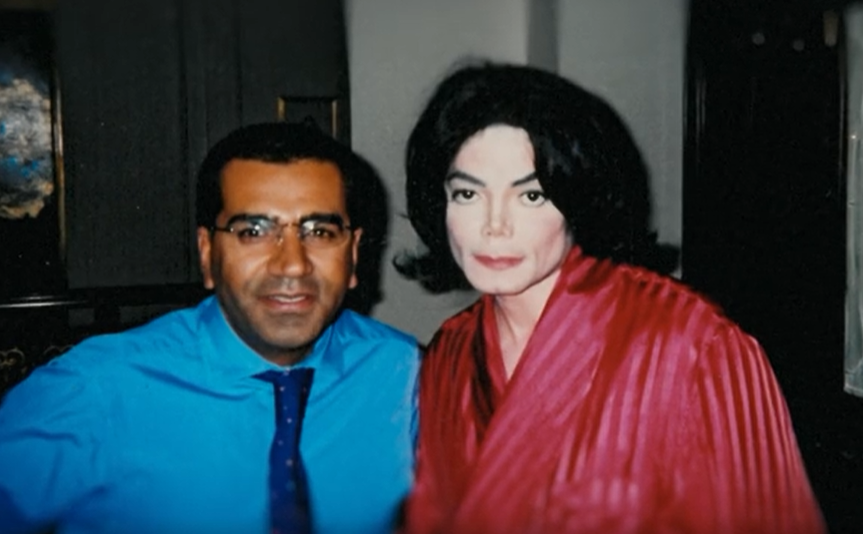 mjanjoinocente's tweet photo. bashir também abre mencionando que quando o conheceu fazia muito tempo que michael jackson não era mais o rei do pop, que ele tinha perdido esse título. https://t.co/i86qkD9kZB