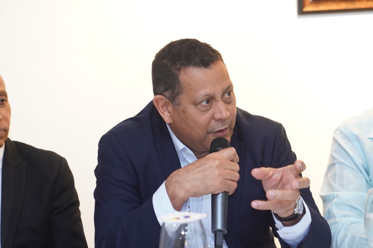 fedomurd's tweet photo. Nuestro presidente y alcalde de Samaná, Nelson Núñez, encabezó el diálogo “Gobernanza del Ordenamiento Territorial: Desafíos para la Autonomía Municipal”, enfocado en fortalecer las oficinas de planeamiento urbano y promover el desarrollo sostenible.
#OrdenamientoTerritorial https://t.co/Ad53jI94Ww