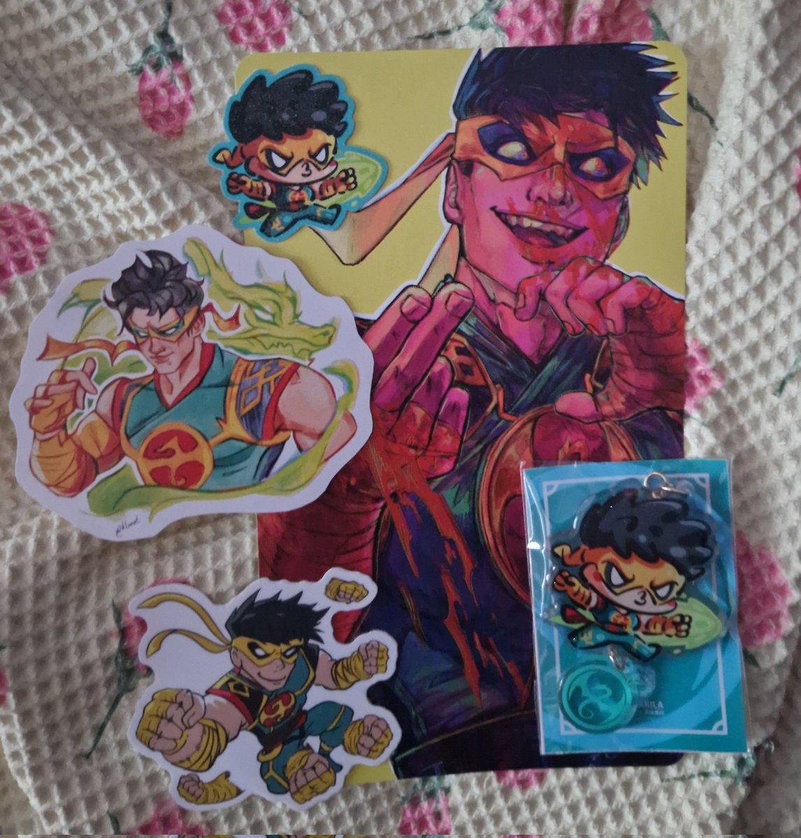 MonotonArt's tweet photo. POOKIE IS HOME

Merch I got sent from my friends who attended the Dokomi <3 https://t.co/LFWovLgbMv