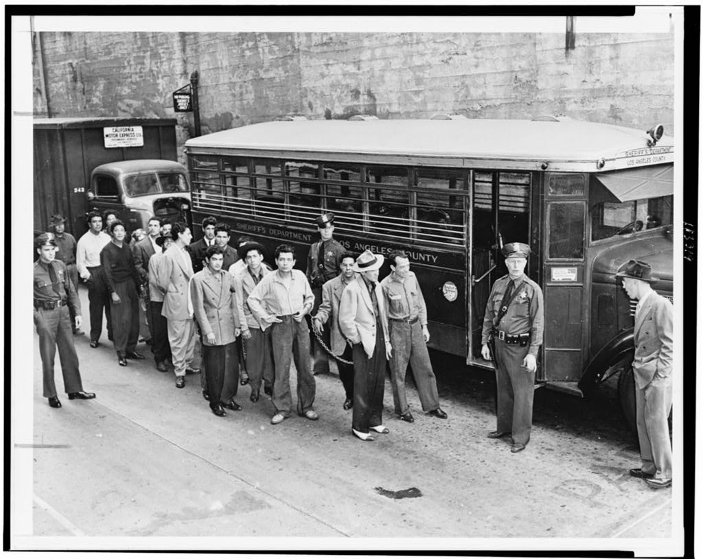 wrkclasshistory's tweet photo. #OtD 3 Jun 1943 200 white US Navy sailors attacked zoot suit wearing Mexican-American children in LA. Police arrested the victims of the attacks and the city council even tried to ban the wearing of the suit. Zoot suit riots broke out in several cities https://t.co/zNP1Gz313Z https://t.co/hznjmfbGll