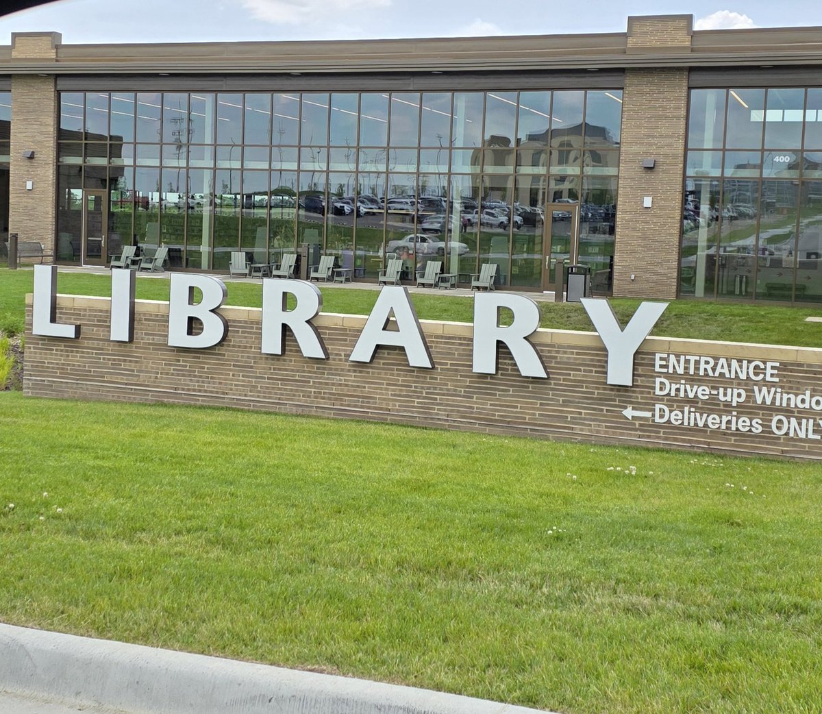 Welch_WelchLaw's tweet photo. I met with a work comp client this morning at the new Rolling Hills library in St. Joseph. It is an awesome space. If you live or work in the area, stop by and check it out. #protectingtheinjured #makingcommunitiessafer #publiclibraries #reader #makingcommunitiessmarter https://t.co/Ui9rM2EF7A