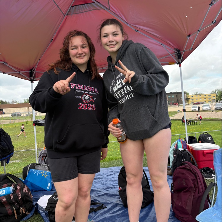 WhiteshellSD's tweet photo. Exciting day so far at Zones Track 

Lola first place Varsity shot put
Jill 2nd place Varsity shot put
Jordan 1st place JV 1500. 
Kevin qualifies for Provincials. 
More results to come… https://t.co/0JFzSUkolC