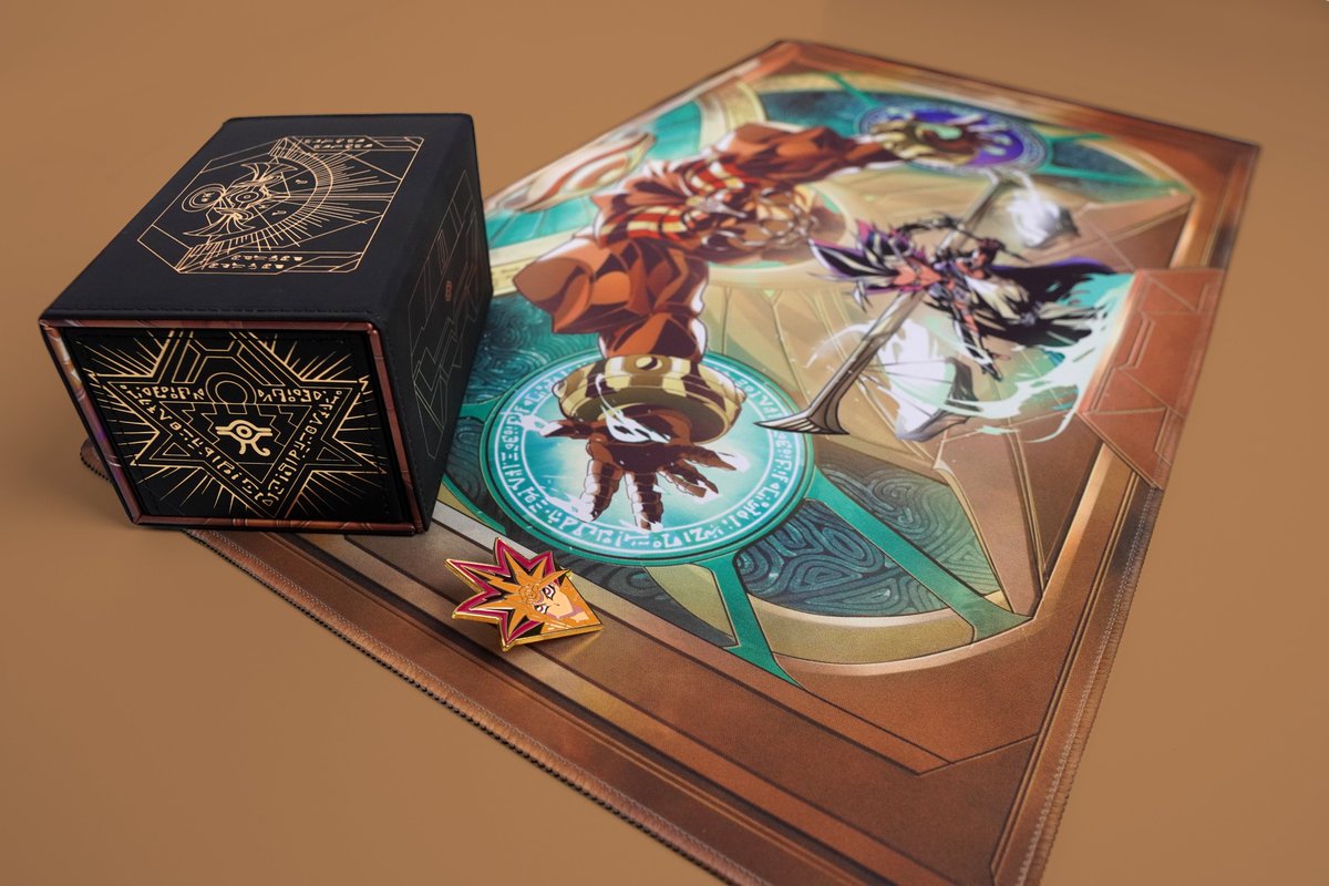 _VoidMonster's tweet photo. ✧𝕄𝕀𝕃𝕃𝔼ℕℕ𝕀𝕌𝕄✧

Get a free pin when you purchase the deck box + playmat bundle! 

Available for pre-order this Friday 6/5 @ 12pm PT. https://t.co/k0hi7xrut2