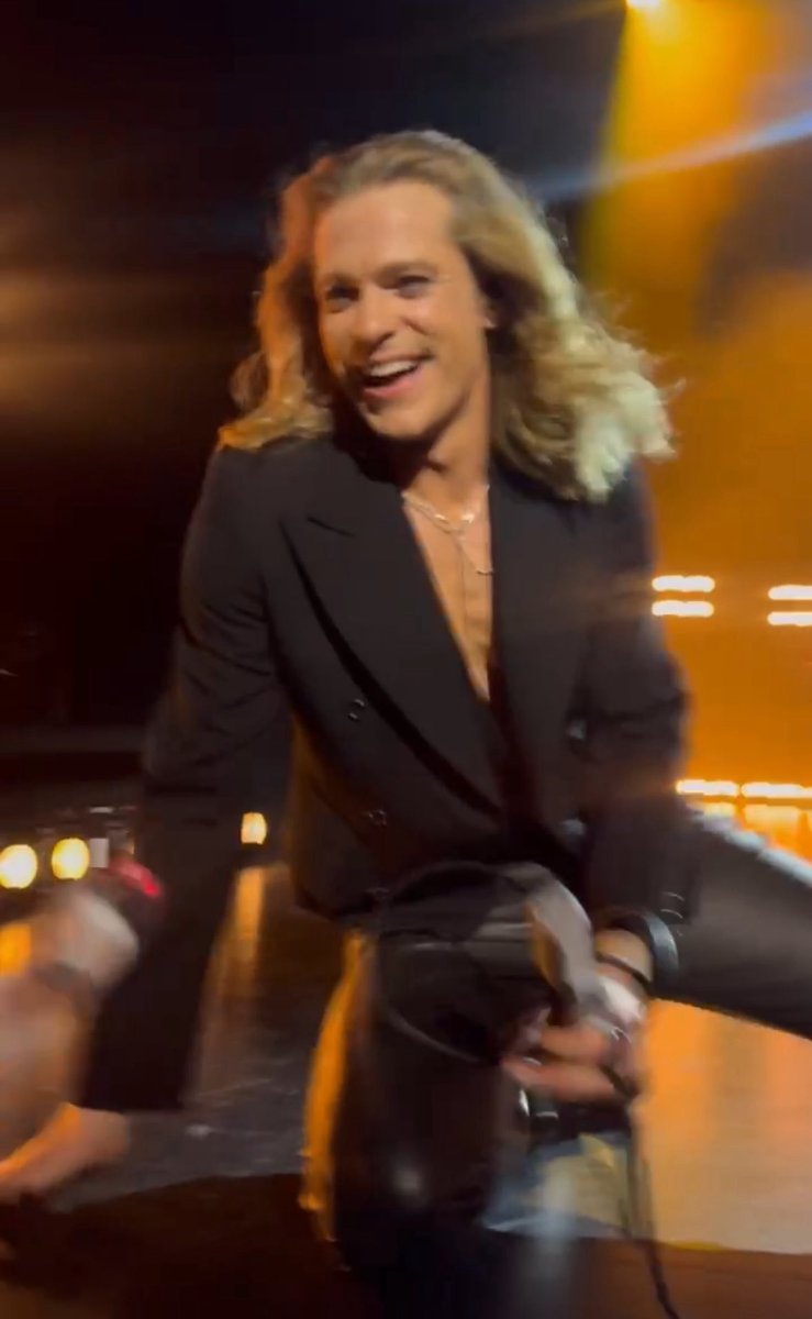 heartsantidote's tweet photo. her joy was truly a sight to see…i can’t help but feel so incredibly lucky to have shared that with sam 😞 https://t.co/AWTEAEpNu8
