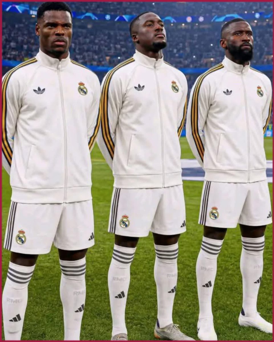 Mr_SamFCB's tweet photo. If that attack actually ends up being:

Lamine Yamal

Anthony Gordon

Raphinha 

Julián Álvarez 🤝

Will be facing this Mourinho defense....

Culers when season start how many months are you giving Mourinho before he'll get sacked?

As for the joke: Culers would probably say “October if he loses El Clásico 🤣