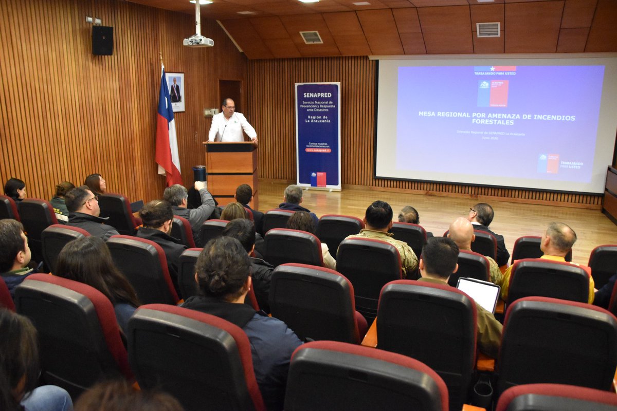 conaf_araucania's tweet photo. 🔥🤝 Autoridades regionales y servicios públicos participaron en la Mesa Regional de Gestión del Riesgo por Amenaza de Incendios Forestales, fortaleciendo la coordinación y planificación para la próxima temporada.

La prevención y el trabajo anticipado son fundamentales!!💚 https://t.co/etvj7Mbf2i