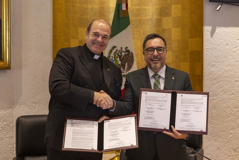 anahuac's tweet photo. #PorSiNoLoViste Formalizamos una alianza estratégica con el Instituto Politécnico Nacional (@IPN_MX) para impulsar la movilidad académica, la innovación tecnológica y el desarrollo de proyectos conjuntos que contribuyan a la transformación del país. 🤝
#LiderazgoAnáhuacEnInnovación
👉 Lee más aquí: https://t.co/3hYgrQ1xhM