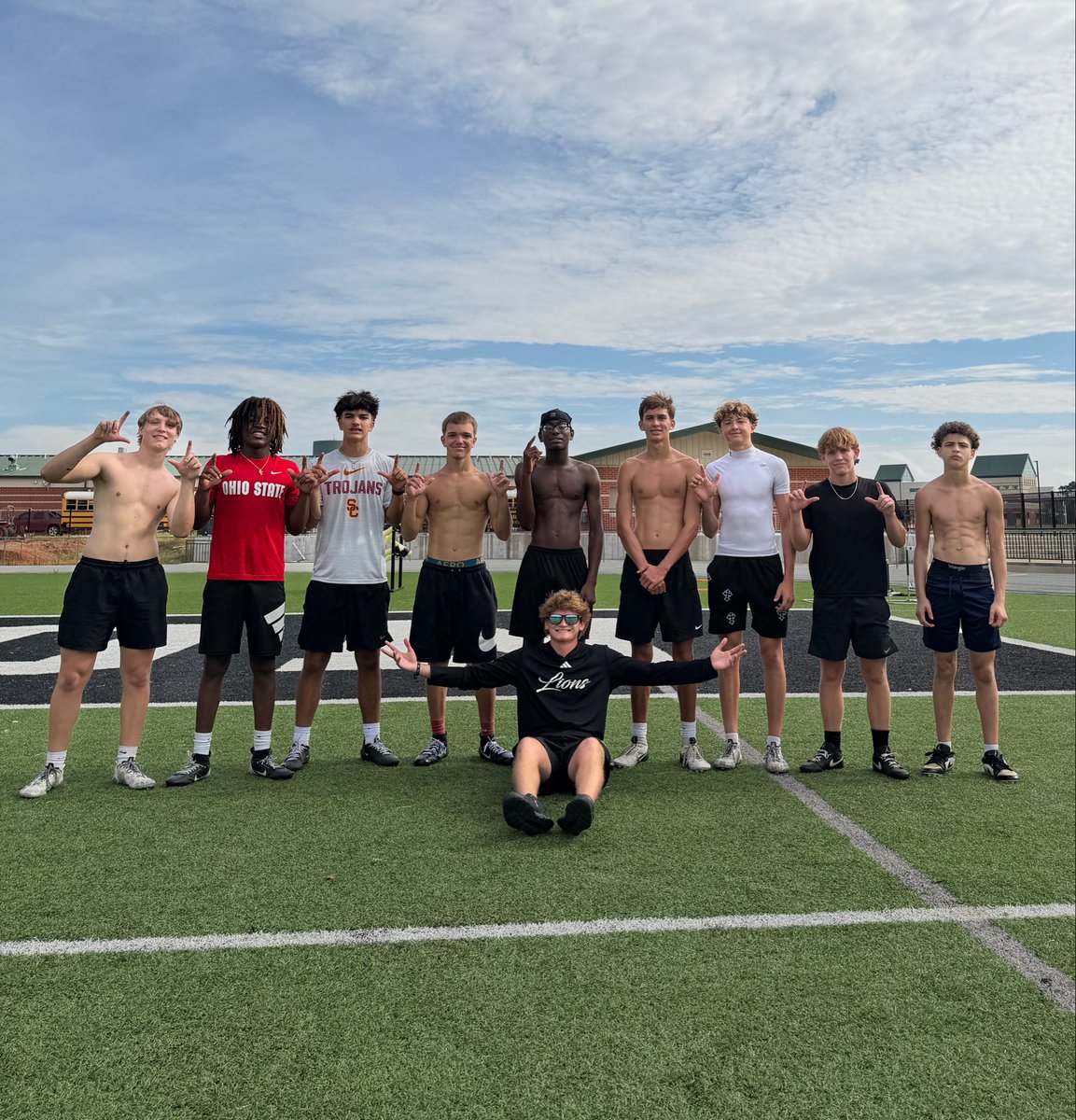 CoachThibodeaux's tweet photo. Livingston WR’s &amp; QB’s putting in some overtime this morning!! Excited to be apart of this group! #livingstonfootball #RTR https://t.co/i6QF8jUZvY