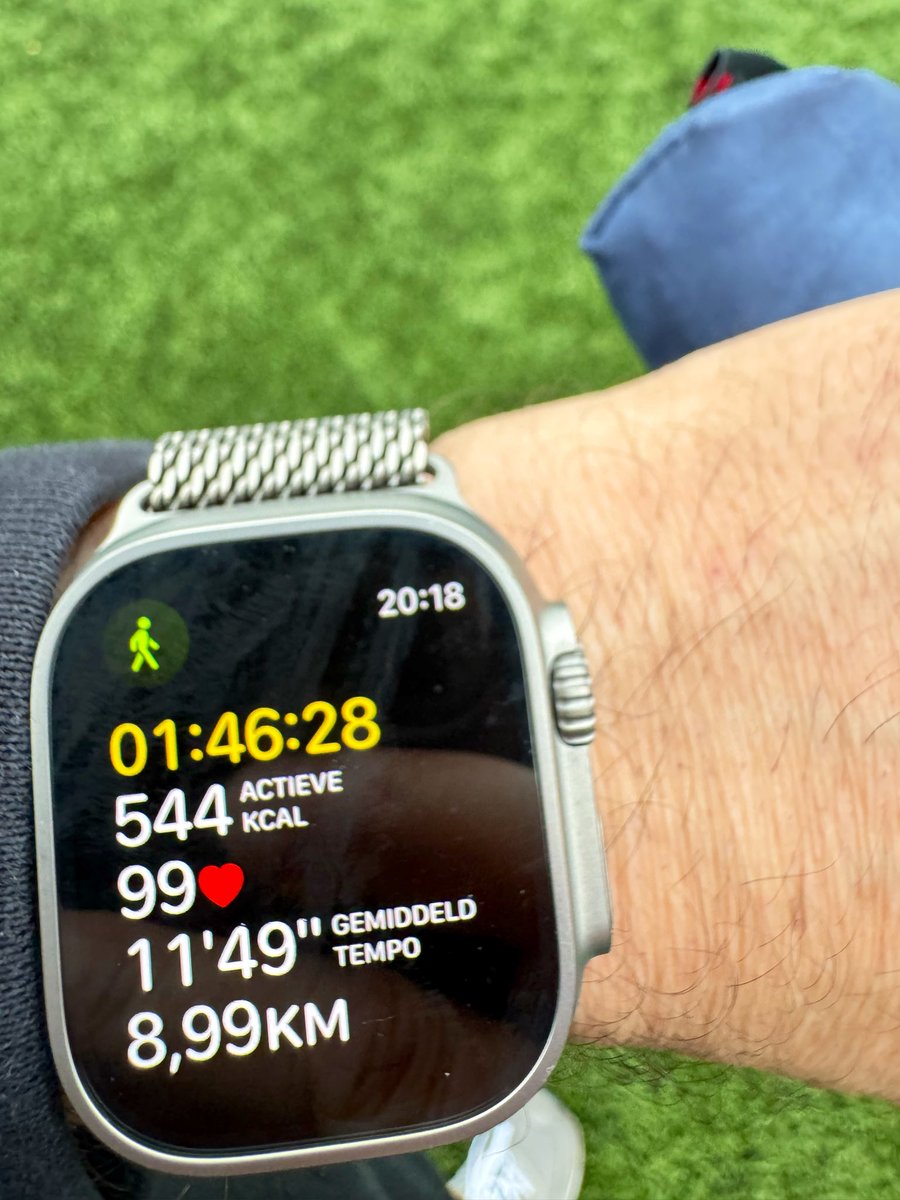 Vincentgdevlugt's tweet photo. Terug van tweede avond van de #avondvierdaagse. Heb de hele tijd achter Deb aangelopen, die wel de marathon leek te rennen. Omdat het ook regende heb ik gewoon rustig aan gedaan en wat gebeld. Heb het traject bijgehouden en het is nog geeneens 10 km. Maar 9 km klinkt ook een raar https://t.co/wH1D8pcHVI