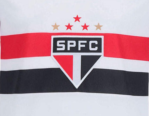Radardabola__'s tweet photo. 🚨 O São Paulo tentou a contratação de Jair Cunha, zagueiro do Nottingham Forest e ex-Botafogo.

O Tricolor buscou informações e avaliou a possibilidade de um empréstimo, mas o clube inglês não demonstrou interesse em liberar o defensor neste modelo de negociação.

Com isso, as tratativas não avançaram e o São Paulo segue atento ao mercado em busca de opções para o setor defensivo.

#SPFC #SãoPauloFC #MercadoDaBola #JairCunha