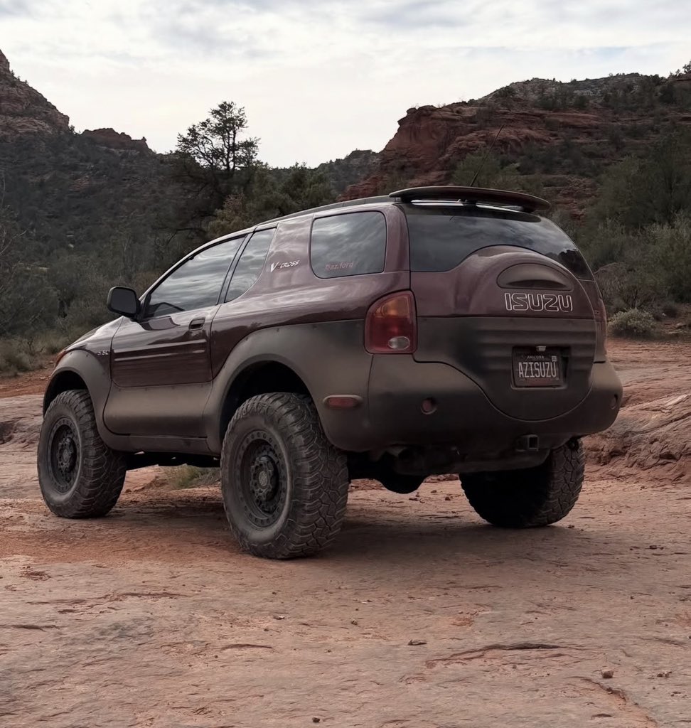 primerelic's tweet photo. Looks like an off-road concept car somebody accidentally made street legal

Isuzu VehiCROSS https://t.co/JiTRRS1bbi