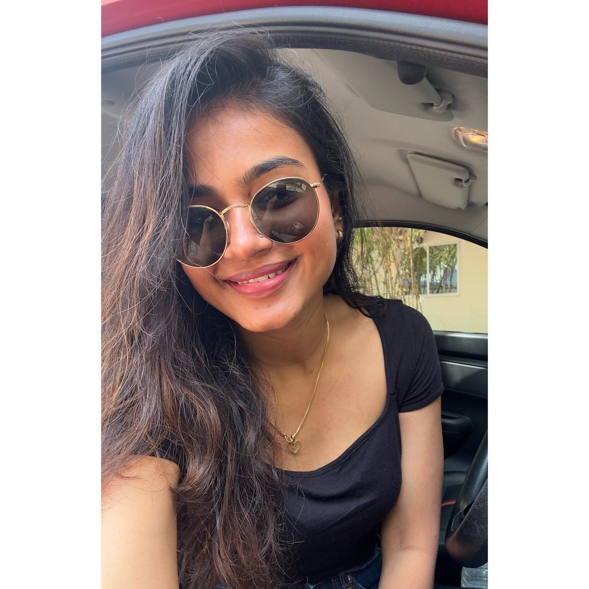 insta_fami's tweet photo. Yasmin muslim mnda iva face card eppaa aduchu therikka vitta da uffff enama iruka d yasi https://t.co/jZFk1IpqK4