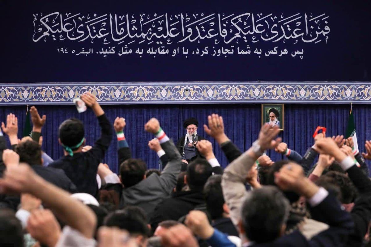 Mamoocham's tweet photo. اگر به شما تجاوز شد، خیلی بیشتر مذاکره کنید.

(تفسیر جدید از کتیبه‌ای که در تصویر هست) https://t.co/b36YkY1DZX