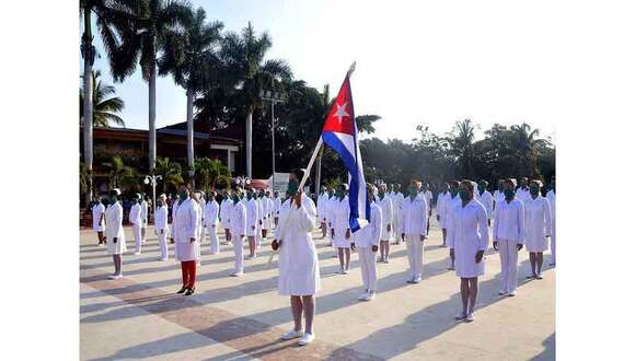 cubadebatecu's tweet photo. 🤍 Enfermeros de Cuba siguen siendo h��roes de la salud https://t.co/7EmGNNnLTF https://t.co/4k2SEsGvhV