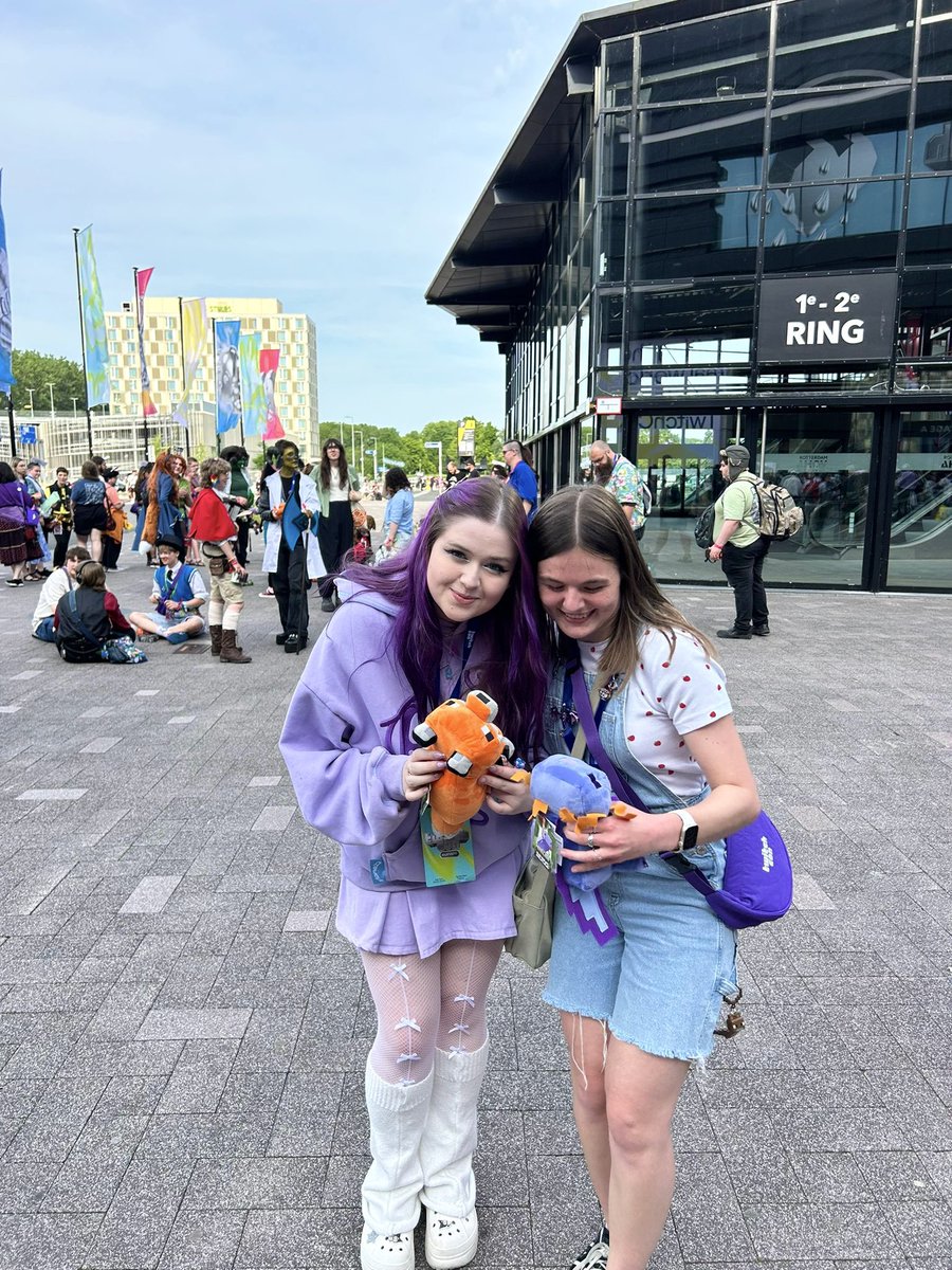 shysoftietv's tweet photo. ROSCUMBER🪻@Roscumber @therizzcumber 

congrats on the crafty award for worldweaver, no one deserves it more than you! and look at us with our minecraft live plushies 🥹

ps i forgot to mention but we have the same birthday so we’re twins fr

#twitchconrotterdam #twitchconeurope https://t.co/rnJKxQGq1c