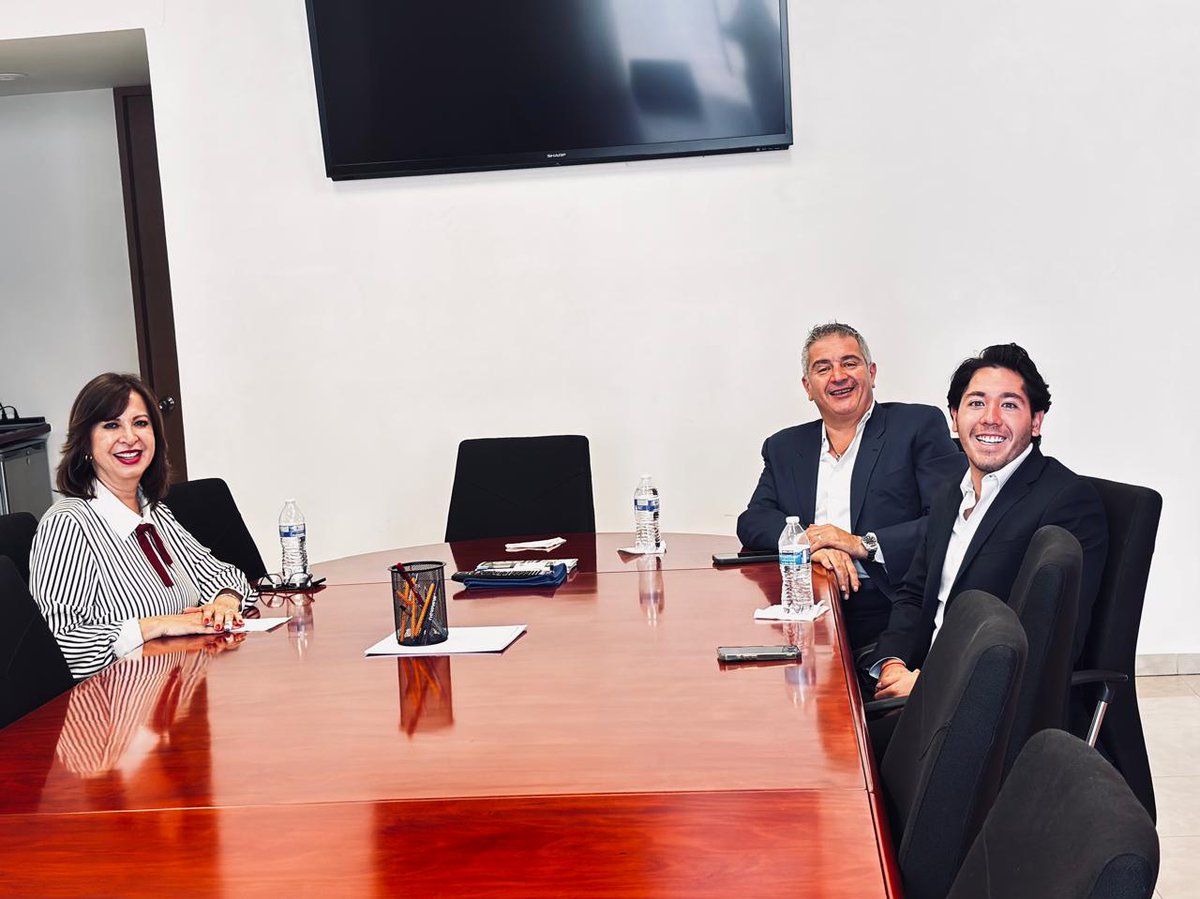 CANACINTRA_SLP's tweet photo. Sesión de Trabajo en CANACINTRA SLP con Sony Chalouh Jrade, Presidente de la Cámara México Israel de Comercio e Industria, en Apoyo al Intercambio Comercial entre Naciones.

@CMImx https://t.co/0g5DUq07jn