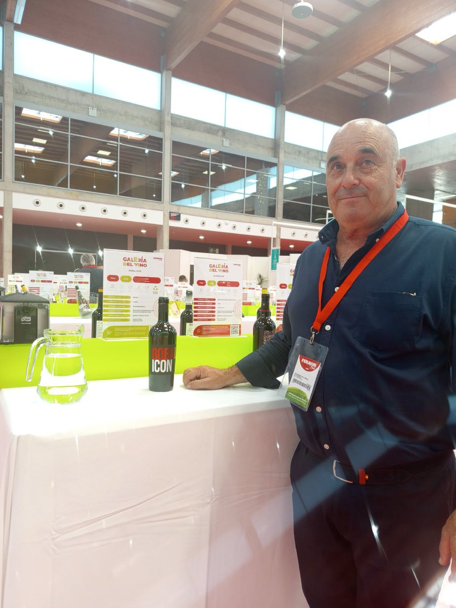 DOManchuela's tweet photo. ¡Día 2 en FENAVIN! 🍷✨ Nuestro pte. José Enrique apoya a nuestras bodegas en sus stands (Altolandon, Maricubas, Moratalla) y comprueba el éxito de los vinos #DOManchuela (¡como Antares, Finca Carril Cruzado o Bobal Icon!) en la Galería del Vino. 🍇💼 #VinoDeInfluencia https://t.co/JvGQE80Ukz