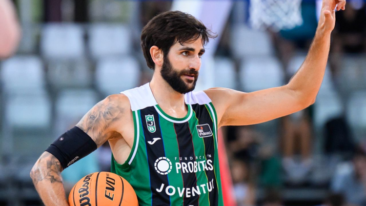 JAFernandes's tweet photo. O @Penya1930 a iniciar o jogo no 5 inicial com 3 jogadores de cantera (Rubio,Kraag e Ruzic)! Sempre de realçar a capacidade da Penya de continuar a gerar jogadores de nível ACB e alguns NBA 😎, @MarcioMEleven!E depois entram também Birgander e Vives da cantera catalã!  #DAZNACB https://t.co/E7AYLR1NoB