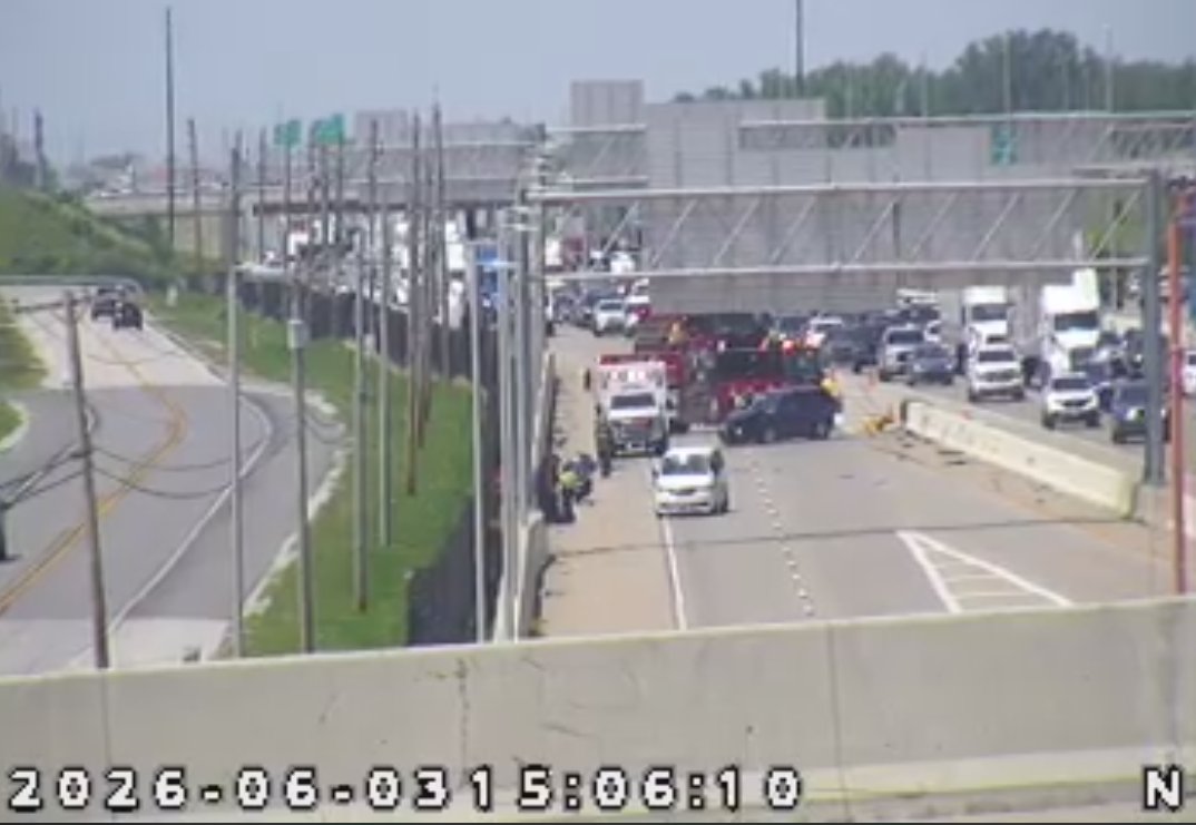 MattINTraffic's tweet photo. Tough start to evening rush. A crash on the west side has closed the ramp from SB-465 to both directions of I-70. The crash has slowed traffic back to Washington St./U.S. 40.

Rerouting traffic can go east on Sam Jones Expressway then rejoin WB-70. @WIBCTraffic https://t.co/WXc3G81UVo