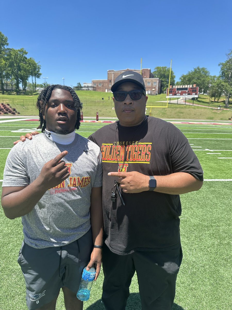 Bwalters0's tweet photo. Some clips from Tuskegee camp today can’t wait to be back in the fall @CoachOCTigers @CoachDABrown @SkegeeFootball @Coach_james3 @CSmithQBs @JCFB_Recruiting @JCJetsFootball @CoachMcAbee21 @koachjj @HallTechSports1 @AL7AFootball @AL_Recruiting https://t.co/43S6x5RguC