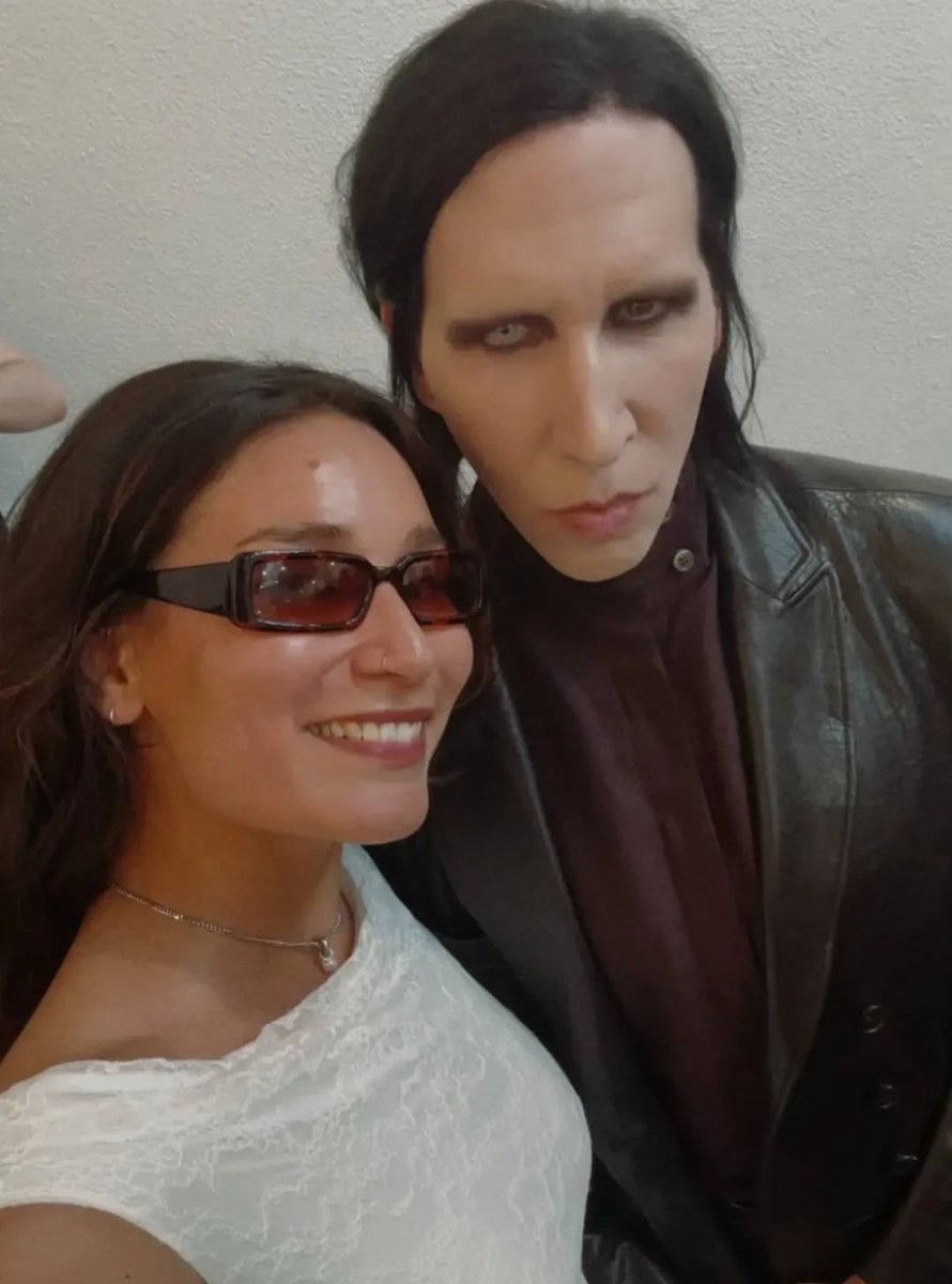 GerdaBarrel's tweet photo. May 26 | Paris, FR
📸 maylisterkendries
#marilynmanson https://t.co/tAeINLfKse