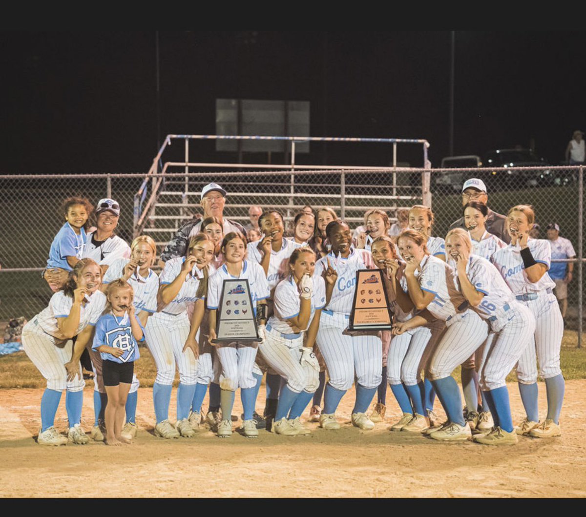 iluvkyndall's tweet photo. Congrats on a good season team! Although we fell short against JF we were season and district champs!🥎 https://t.co/m5x2UksMzN