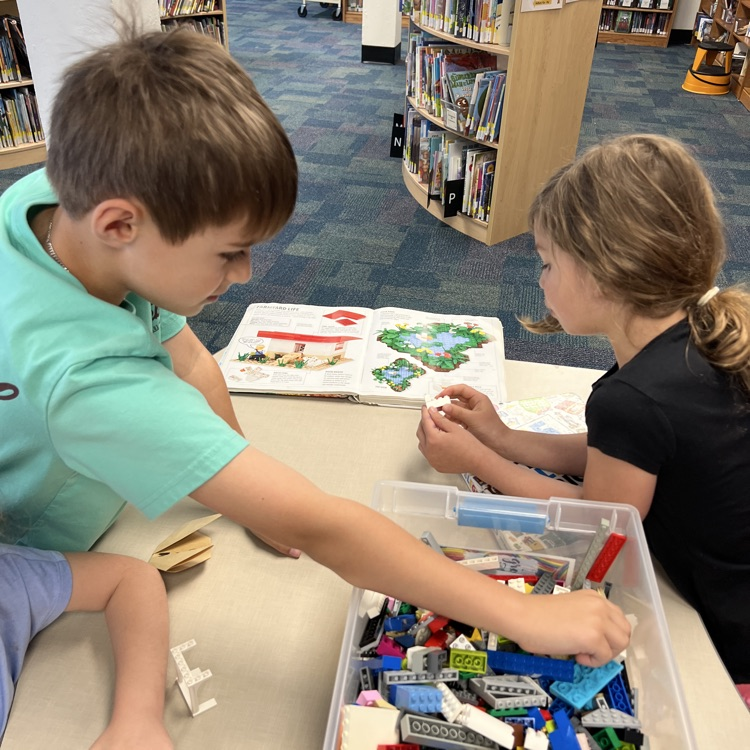 WPSCoolidge's tweet photo. At Coolidge media center, students are getting ready to continue library skills in the summer by using books to level up their hobbies; Anyhing I can do, I can do better with a book! https://t.co/9DHmIZFMCc