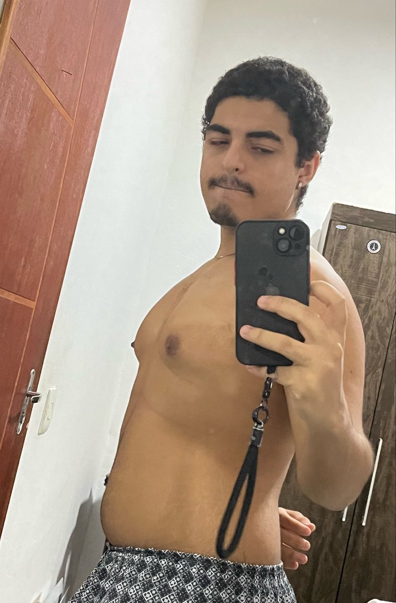 Mitchdapesada's tweet photo. - Abril eu tava com 95kg
- Junho 85kg
Quem diria que beber 4L de água, correr todo dia 5km e parar de consumir açúcar refinado faria alguma diferença
Dia 10 vou saber se meu coraçãozinho ta show p eu ir p academia https://t.co/YMroYpHIup