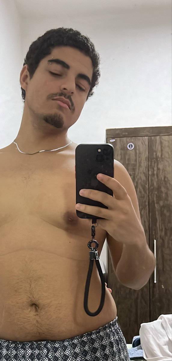 Mitchdapesada's tweet photo. - Abril eu tava com 95kg
- Junho 85kg
Quem diria que beber 4L de água, correr todo dia 5km e parar de consumir açúcar refinado faria alguma diferença
Dia 10 vou saber se meu coraçãozinho ta show p eu ir p academia https://t.co/YMroYpHIup