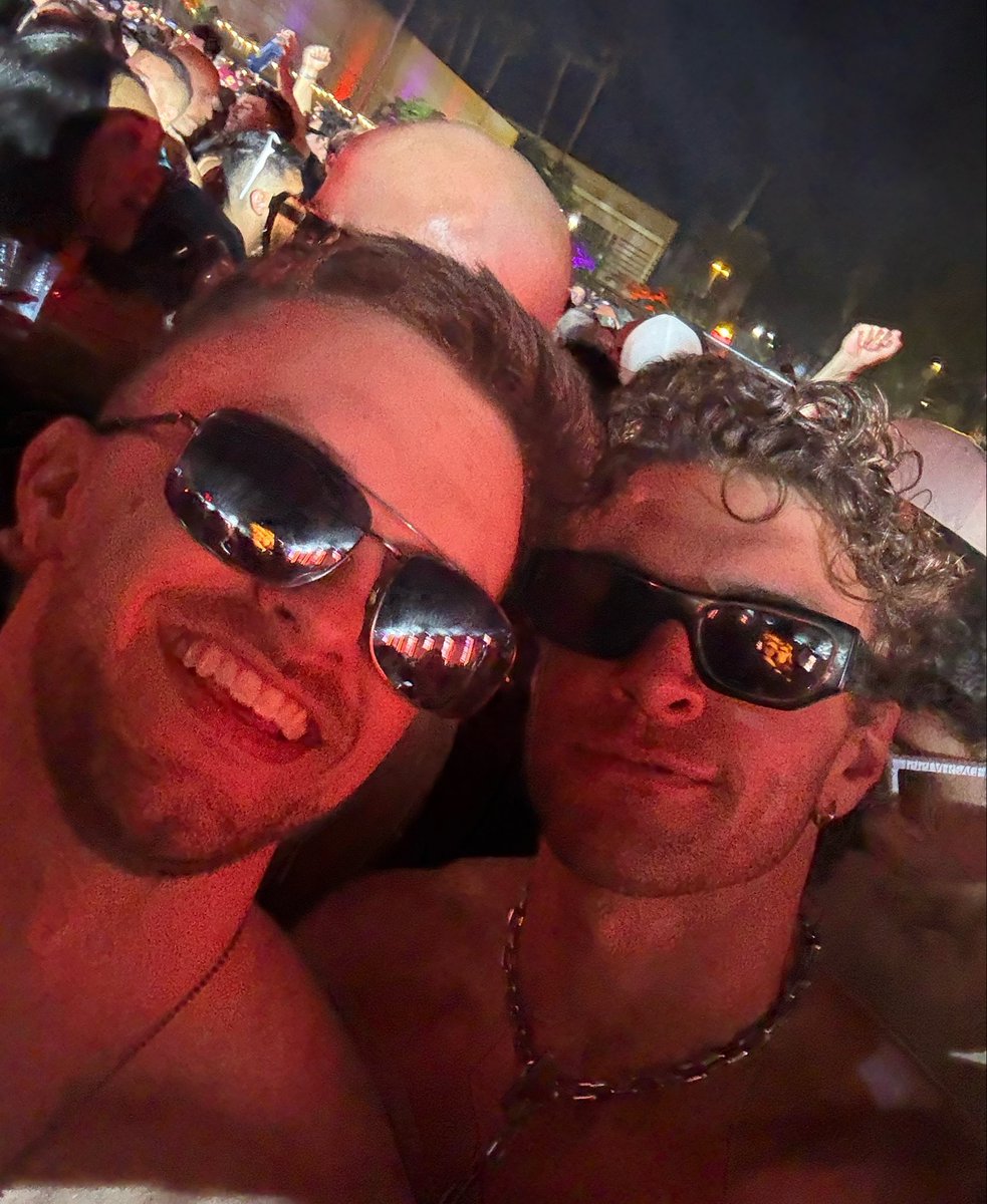 im_gayb's tweet photo. showing @BlackLanterrn the highs and lows of LA https://t.co/SJCbjTxYXH