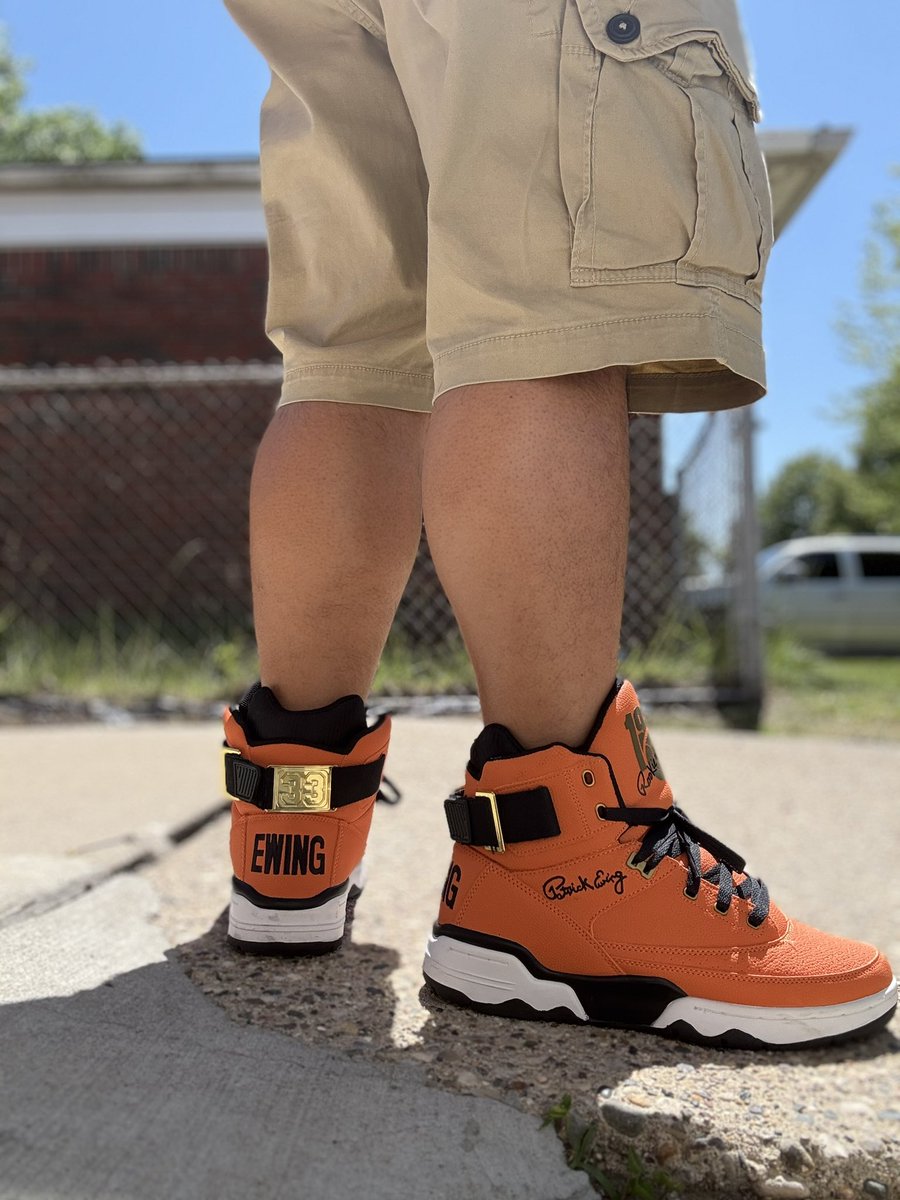 KicksNfitteds26's tweet photo. I wish I was in NY for these Finals games. Can’t find a watch party out here in Michigan, but I’ll still be reppin my Knicks regardless. #AlwaysKnicks
👕 by @knickshomer “Coming For Everything”
#KOTD #PatrickEwings #PatrickEwing #Ewings “Rookie of the Year”
#YourSneakersAreDope https://t.co/Jedeqe4WqH