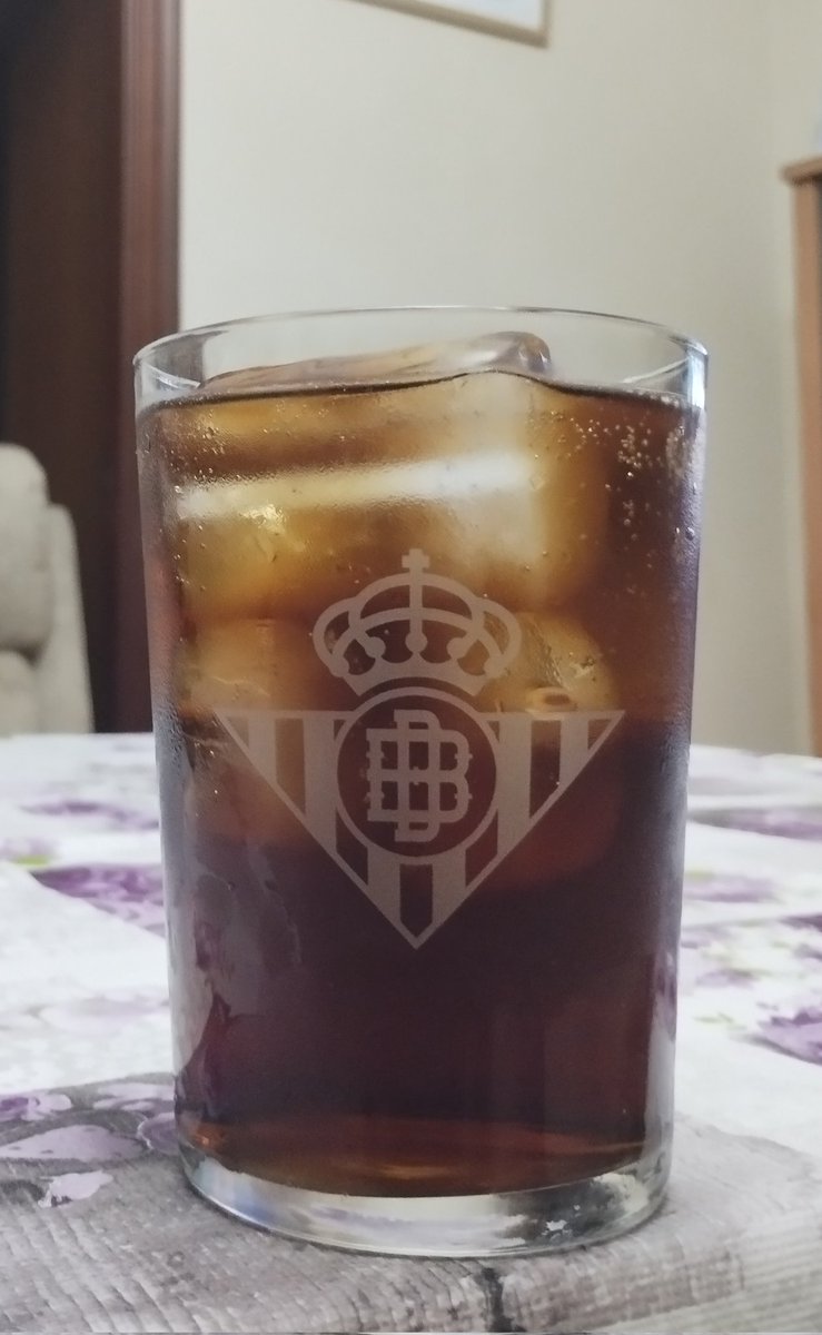 Carlosaleman66's tweet photo. Siempre conmigo...es una buena manera de seguir latiendo en verdiblanco 
Relax....
Saludverdiblanca 

Abrazoverdiblanco https://t.co/KN0DYvappu