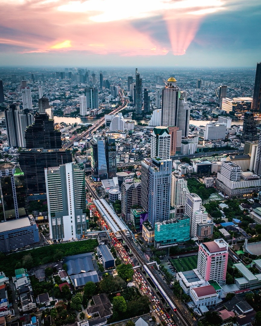 EarthySoulX's tweet photo. Can you guess this city?? https://t.co/h2Ycin1txe