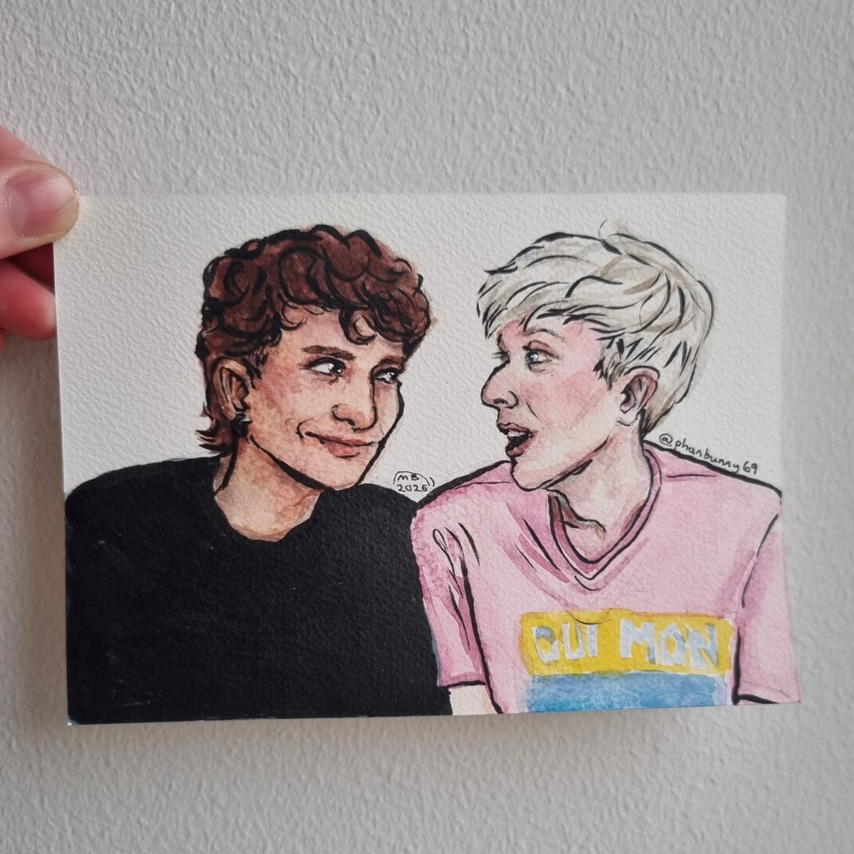 phanbunny69's tweet photo. promise I'm still doing art it's just not being posted yet because it's for my photocard trades and I got a bit carried away... anyway here's a little watercolour postcard 🖤🩷 #phanart https://t.co/rP3ilouWhF